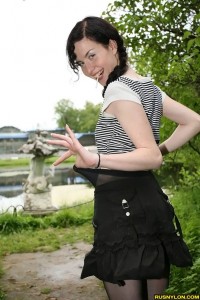 Девочка  в черных колготках photo #10