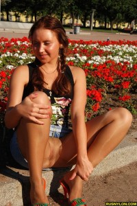 В джинсовой мини-юбке photo #16
